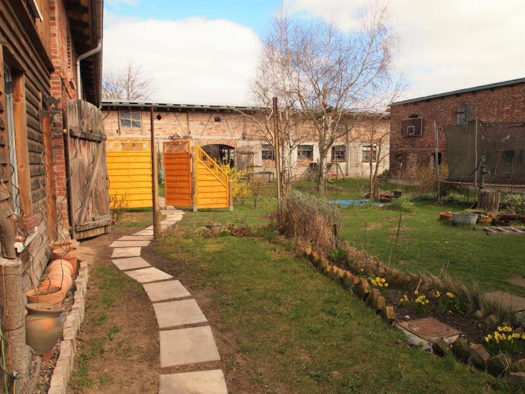 Neu Fewo Im Bauernhaus Mit Idyllischem Innenhof Und Naturgarten Mesekenhagen Exterior foto